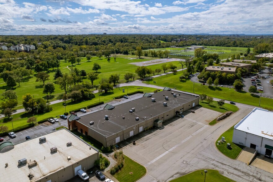 More Photos Of 2700-2718 River Green Cir, Louisville Unknown For Lease