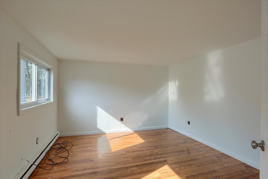 More Photos Of 145 Chamberlaine Ave, Pottsville Flex For Sale