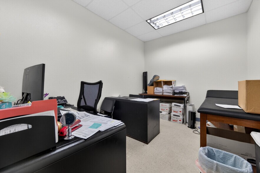 More Photos Of 4903 Golden Quail, San Antonio Storefront Retail Office For Sale