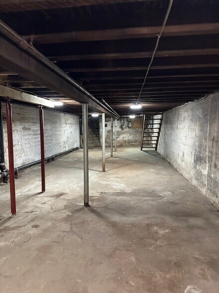 More Photos Of 13016 Liberty Ave, South Richmond Hill Flex For Lease