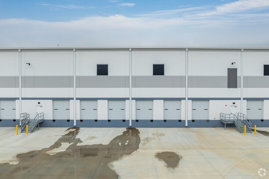 More Photos Of 5814 N Highway 146, Baytown Unknown For Lease