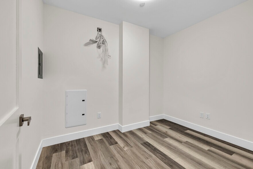 More Photos Of 533 Greenwich St, Hempstead Apartments For Sale