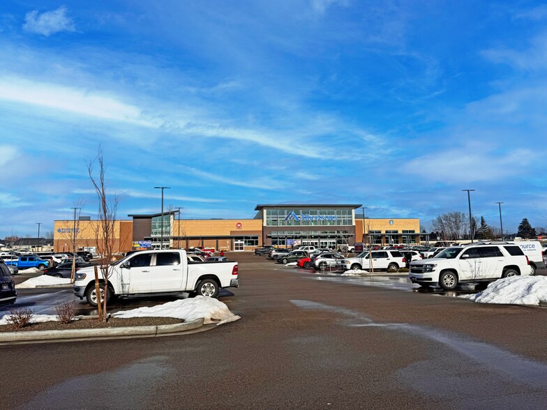 More Photos Of 200 N Highbrook Way, Star Restaurant For Lease