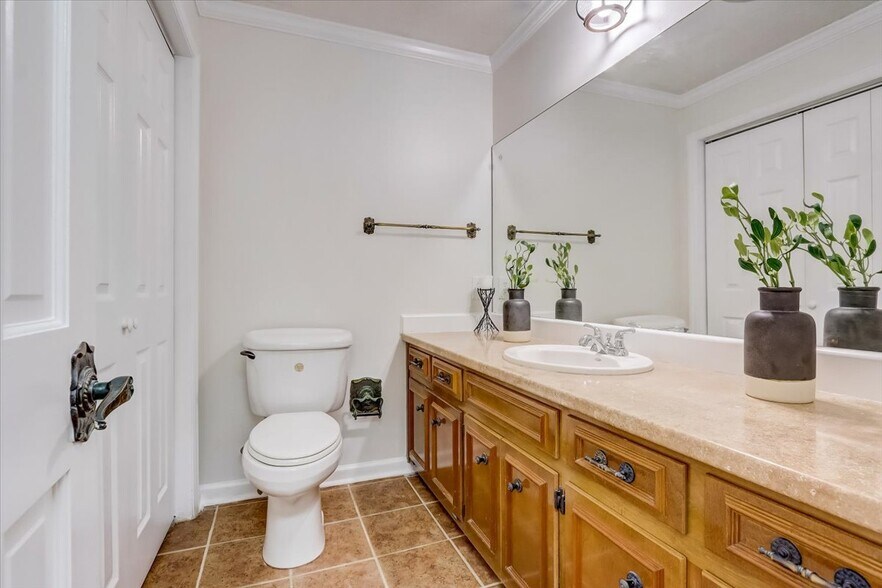 More Photos Of 249 N Price Rd, Sugar Hill Office For Sale