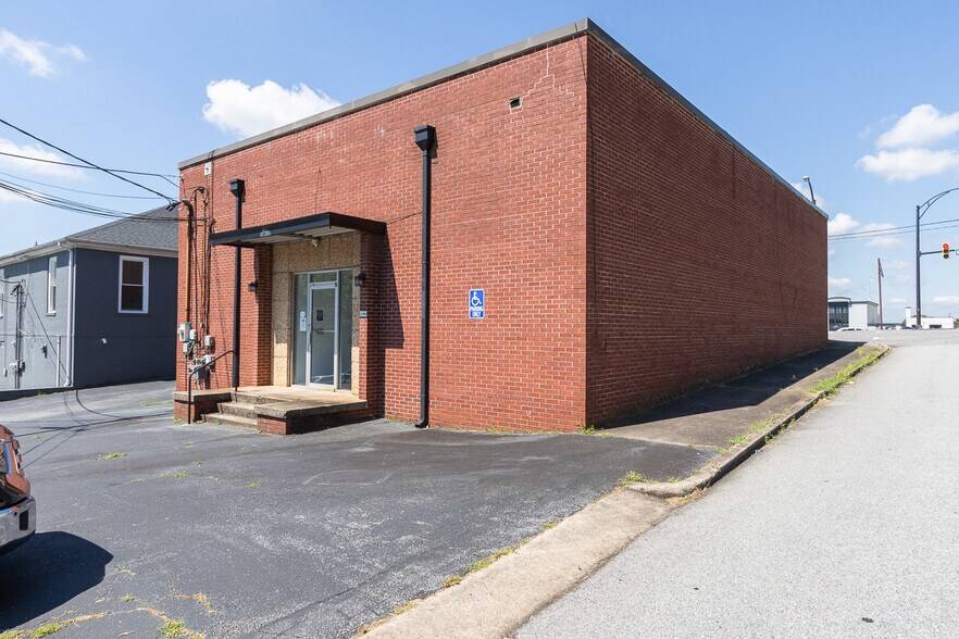 More Photos Of 210 N McDuffie St, Anderson Office For Sale