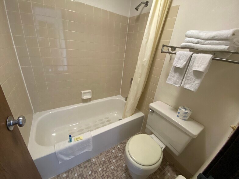 More Photos Of 821 Highway 75 N, Breckenridge Hotel For Sale