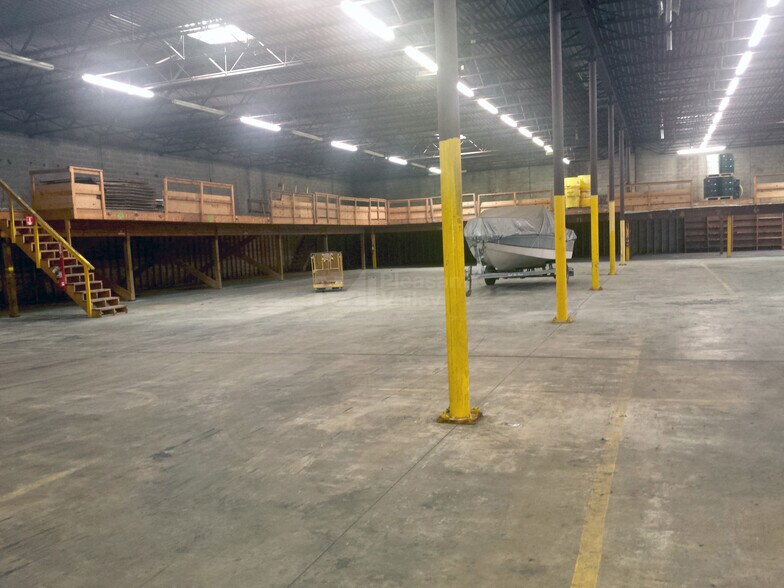 More Photos Of 1133-1135 W Portage Trail Ext, Cuyahoga Falls Warehouse For Lease