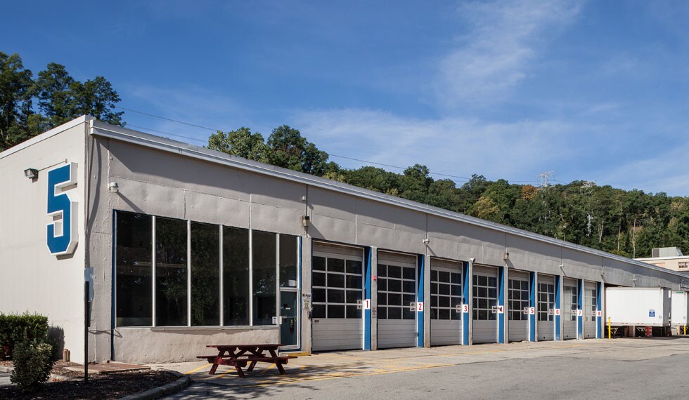 Primary Photo Of 5 Warehouse Ln, Elmsford Warehouse For Lease