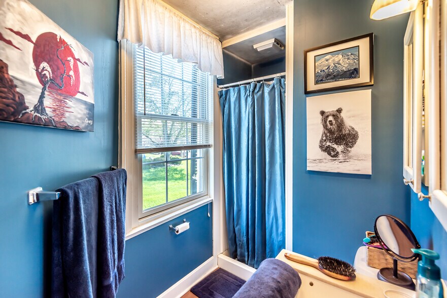 More Photos Of 129 N Main St, Waynesville Specialty For Sale