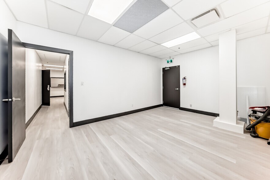 More Photos Of 1015 Centre St NW, Calgary Storefront Retail Residential For Sale