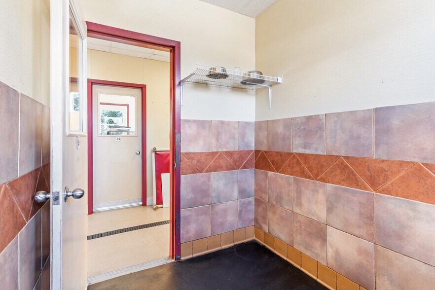 More Photos Of 316 Noll Rd, Georgetown Specialty For Sale