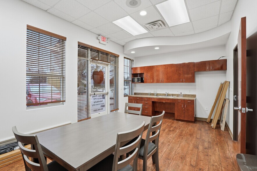 More Photos Of 2950 W Camp Wisdom Rd, Grand Prairie Medical For Lease