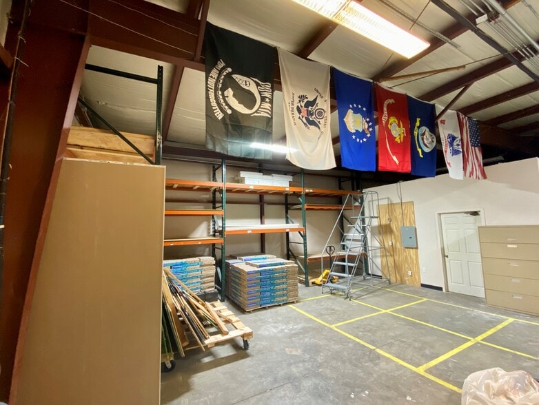 More Photos Of 400-460 Fame Rd, Dayton Light Distribution For Lease