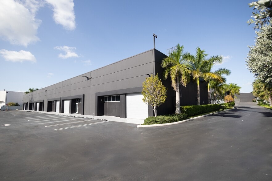 More Photos Of 6050 NW 102nd Ave, Doral Showroom For Lease