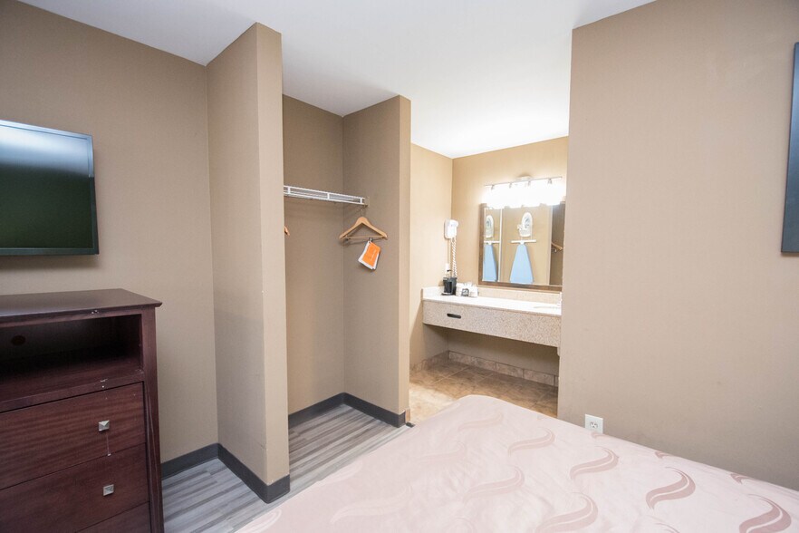 More Photos Of 750 Cobb Place Blvd NW, Kennesaw Hotel For Sale