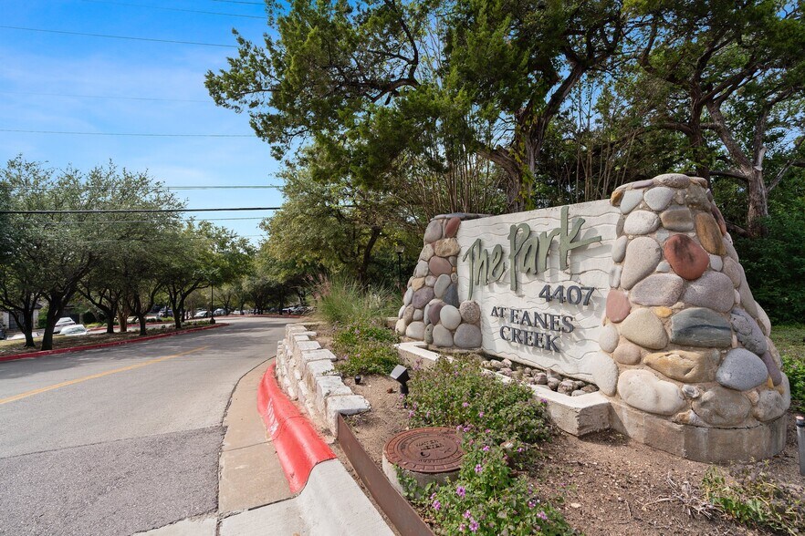 More Photos Of 4407 Bee Caves Rd, West Lake Hills Office Residential For Lease