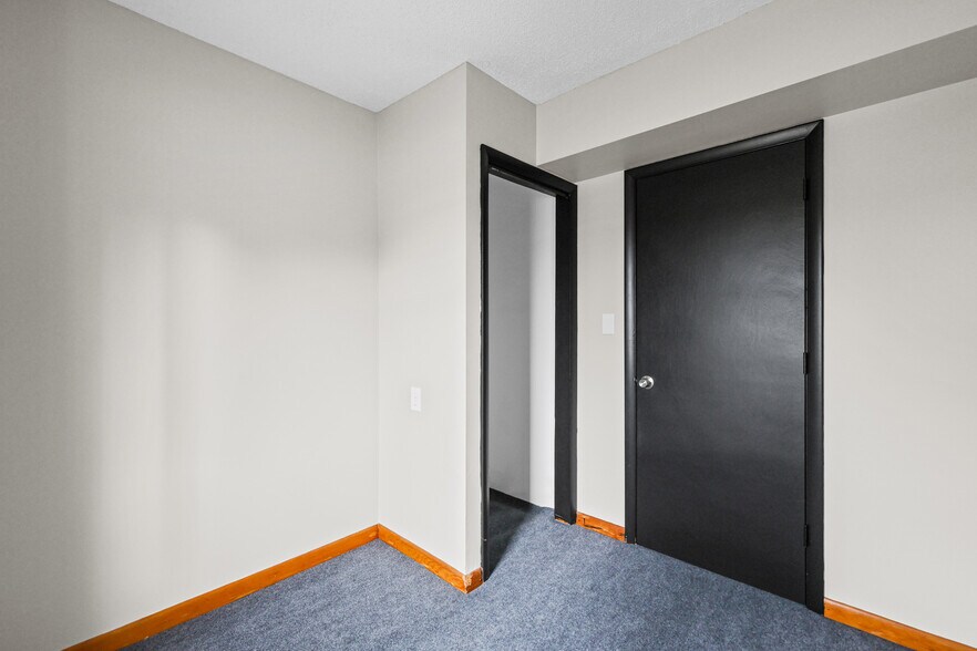 More Photos Of 11 S 2nd St, Festus Office For Sale