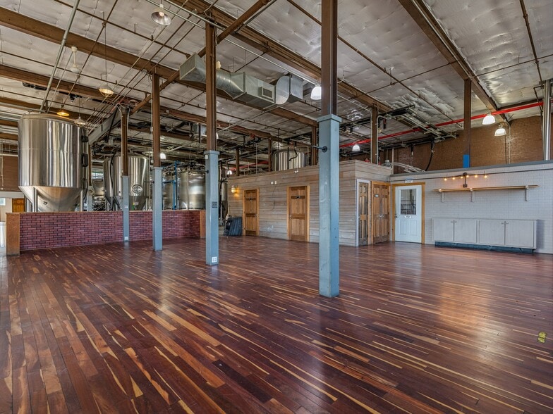 More Photos Of 212 S Green St, Morganton Bar For Sale