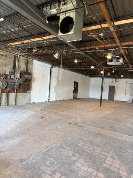 More Photos Of 7002 Johnson Dr, Mission Restaurant For Lease