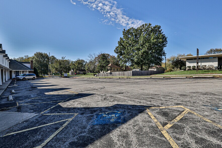 More Photos Of 13013 Fuller Ave, Grandview Office For Sale