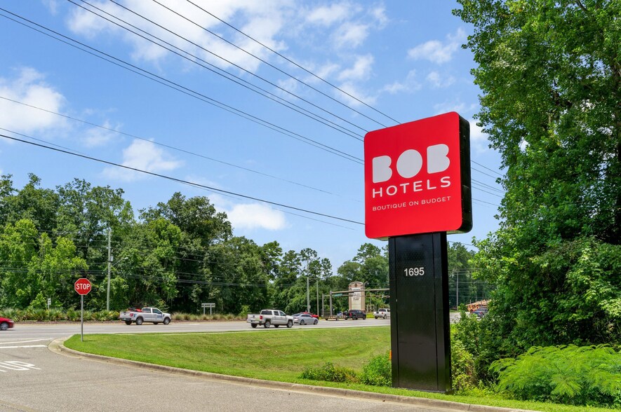 More Photos Of 1695 Capital Cir NW, Tallahassee Hotel For Sale