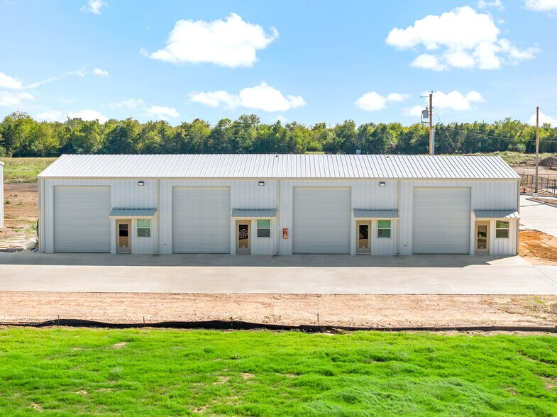 More Photos Of 5501 Bonham St, Paris Unknown For Lease