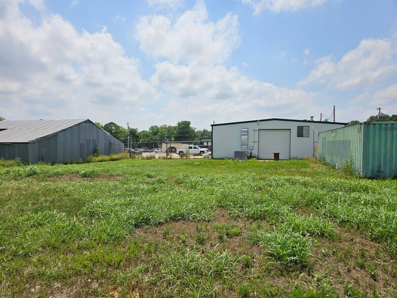 More Photos Of 1210 N 1st Ave, Durant Warehouse For Sale