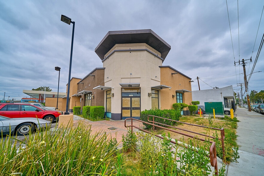 More Photos Of 11759 Carson St, Lakewood Convenience Store For Sale