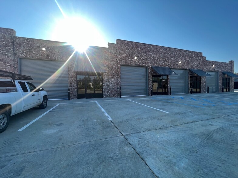 More Photos Of 124 Kimball Dr, Madison Showroom For Sale
