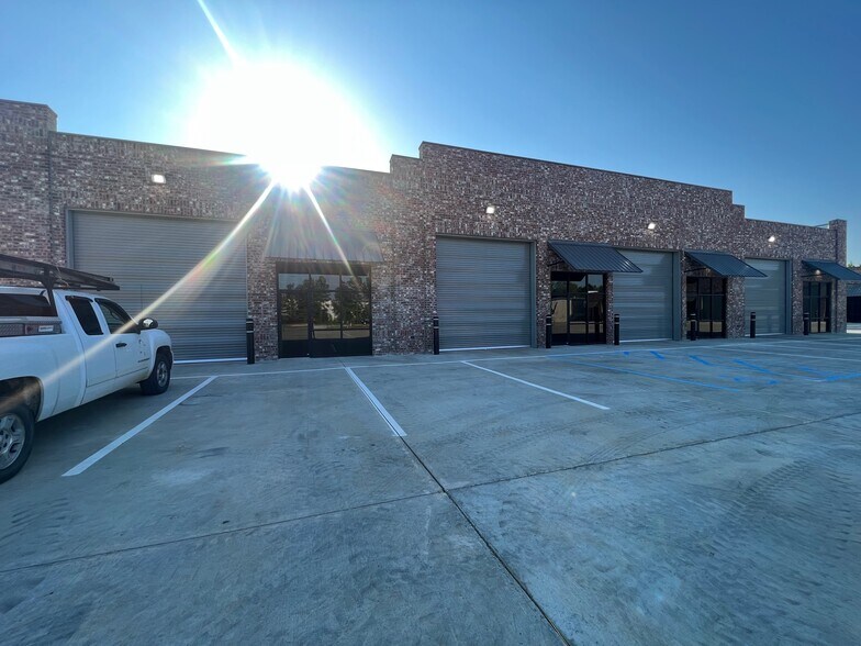 More Photos Of 124 Kimball Dr, Madison Showroom For Lease