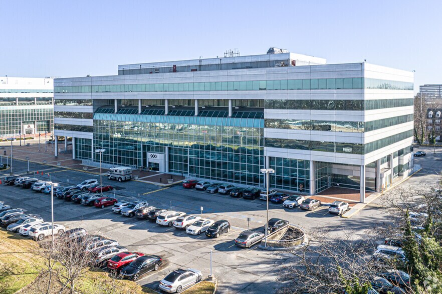 Primary Photo Of 900 Stewart Ave, Garden City Office For Lease