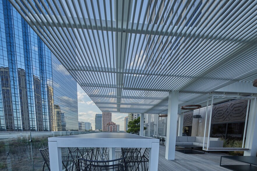 More Photos Of 945 E Paces Ferry Rd NE, Atlanta Office For Lease