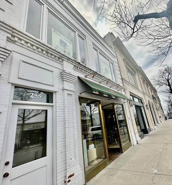 More Photos Of 255 Greenwich Ave, Greenwich Storefront Retail Office For Lease