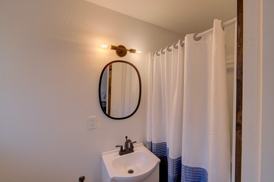 More Photos Of 601 Pacific Ave S, Long Beach Storefront Retail Residential For Sale