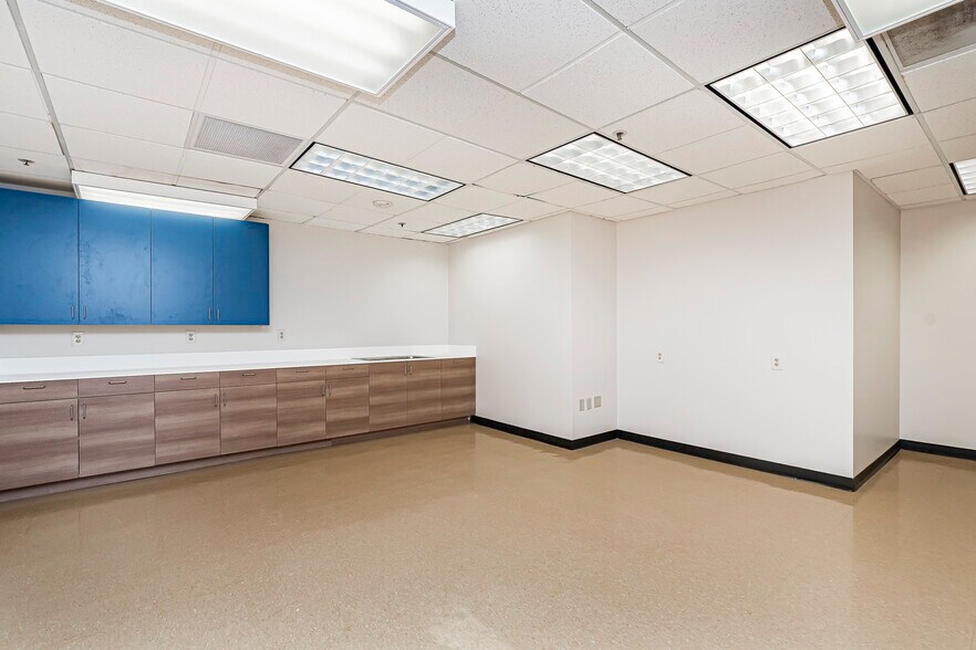 More Photos Of 3636 S Sherwood Forest Blvd, Baton Rouge Office For Lease