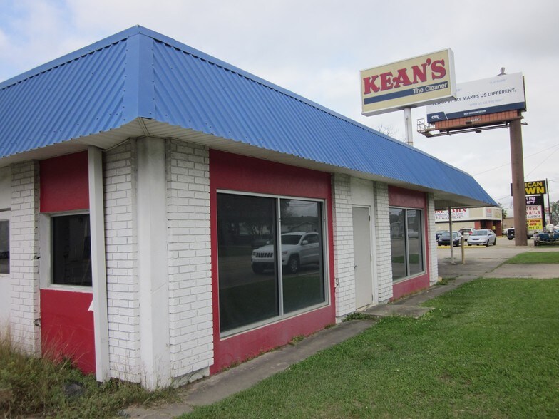 More Photos Of 311 S Burnside Ave, Gonzales Freestanding For Lease