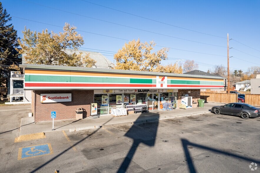 More Photos Of 2903 Centre St NW, Calgary Convenience Store For Lease