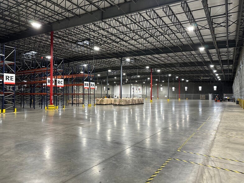 More Photos Of 901 Nicolas D Hachar Rd, Laredo Warehouse For Lease