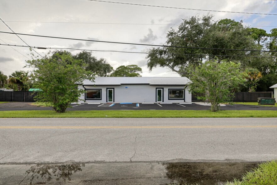 More Photos Of 1228 S Hopkins Ave, Titusville Office For Sale