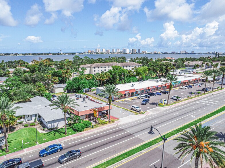 More Photos Of 2017 S Ridgewood Ave, South Daytona Restaurant For Sale