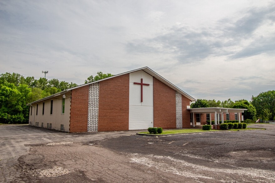 More Photos Of 23696 Northline Rd, Taylor Religious Facility For Sale