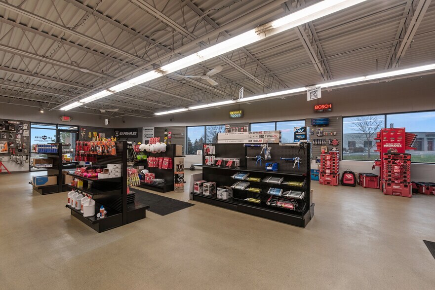 More Photos Of W223N609 Saratoga Dr, Waukesha Light Distribution For Sale