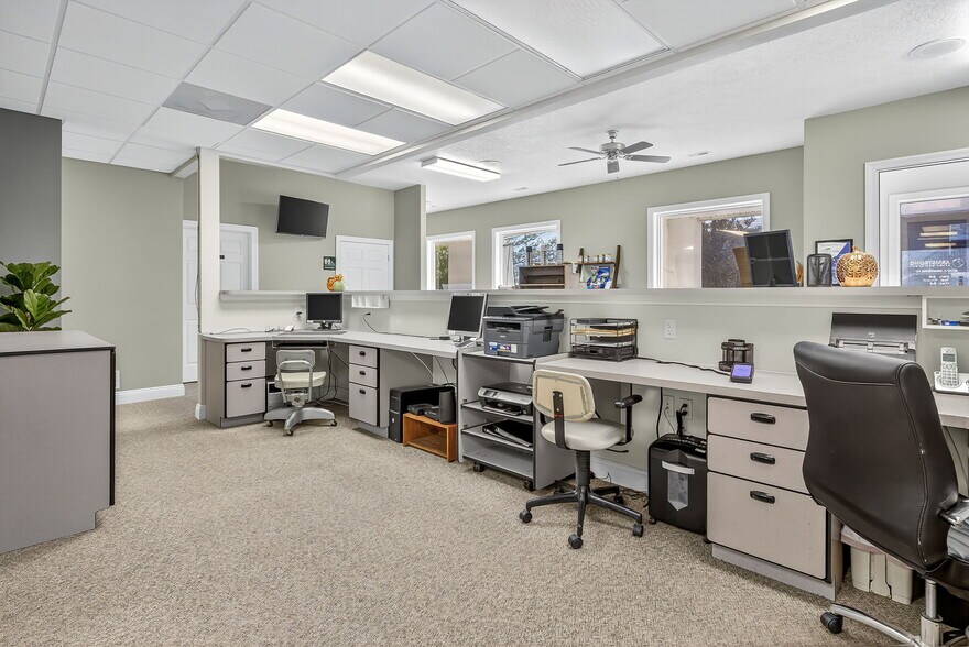 More Photos Of 160 Westmount Dr, Farmington Office For Sale