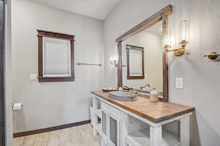 More Photos Of 4748 N 4318, Pryor Flex For Sale