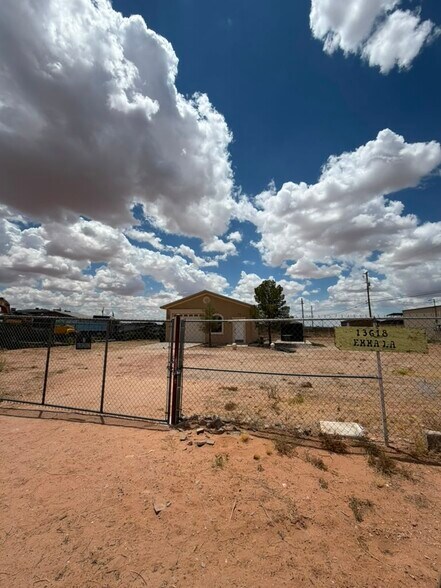 More Photos Of 13618 Emma Ln, El Paso Flex For Lease