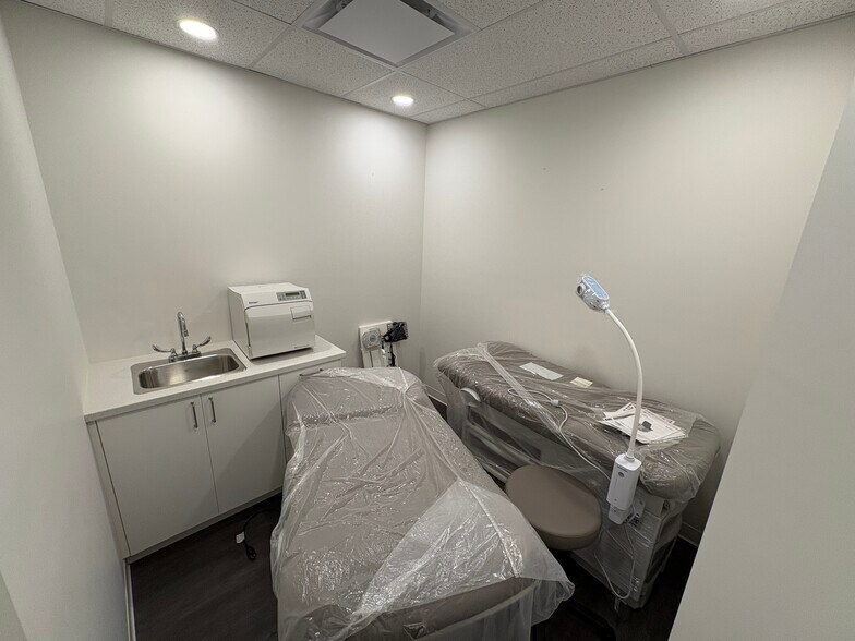 More Photos Of 11770 Fraser St, Maple Ridge Medical For Lease