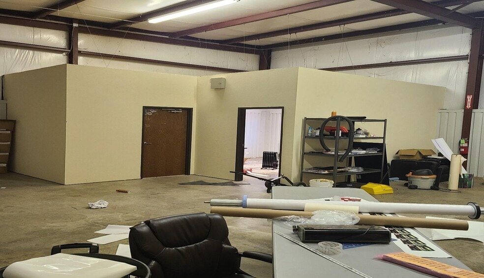 More Photos Of 3531-3547 MacDonnell Ave, Norman Warehouse For Lease