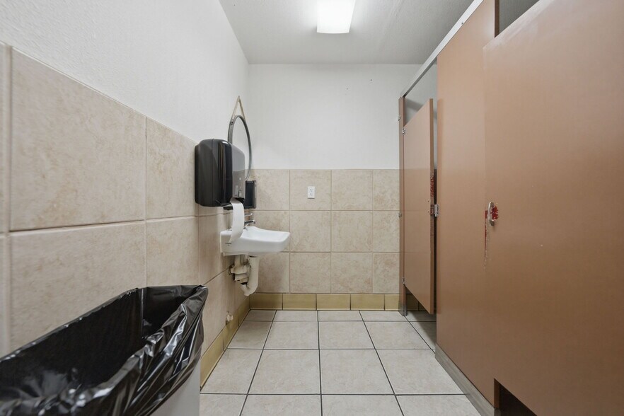 More Photos Of 410 N 11th Ave, Hanford General Retail For Sale