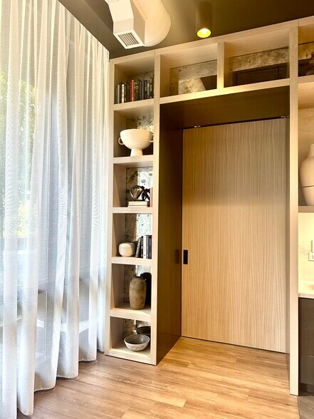 More Photos Of 1 Ravinia Dr, Atlanta Unknown For Lease