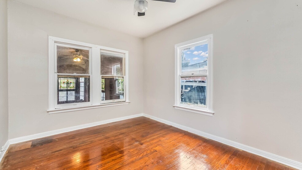 More Photos Of 1018 W Hildebrand Ave, San Antonio Storefront Retail Office For Sale